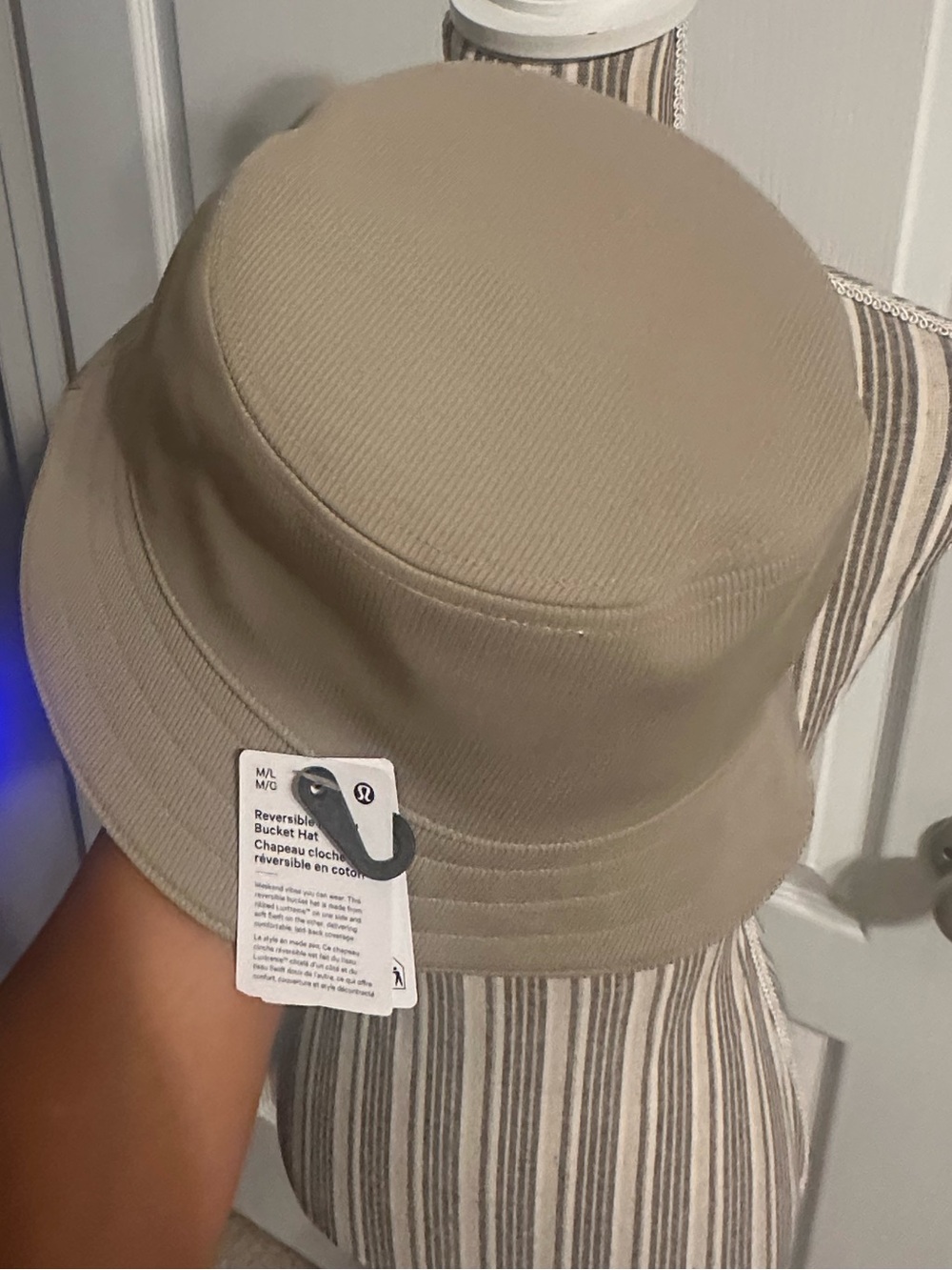 Lululemon REVERSIBLE Ribbed Bucket Hat - Picture 4 of 9